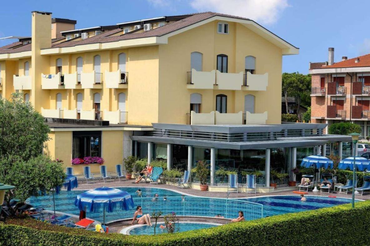 Junior Family Hotel Cavallino-Treporti Ngoại thất bức ảnh